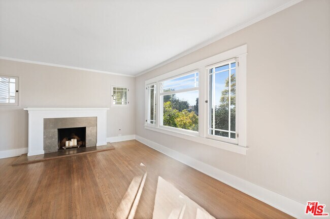 Building Photo - 1843 Lucile Ave