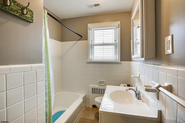 Building Photo - 200 N Essex Ave