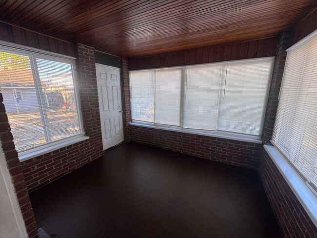 Building Photo - 19029 Plainview Ave