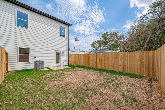Building Photo - 7201 Edmont Ln