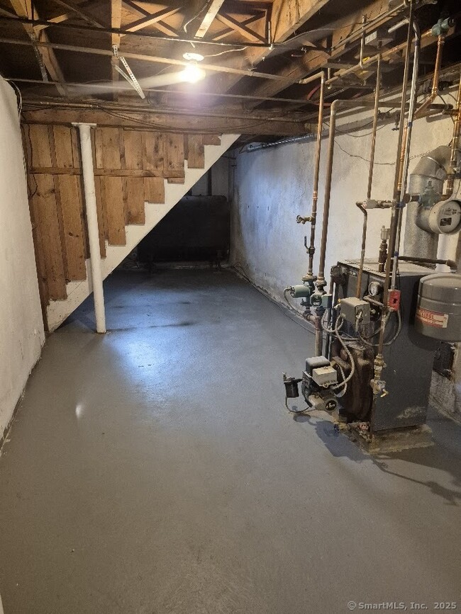Building Photo - 404 Denslow St
