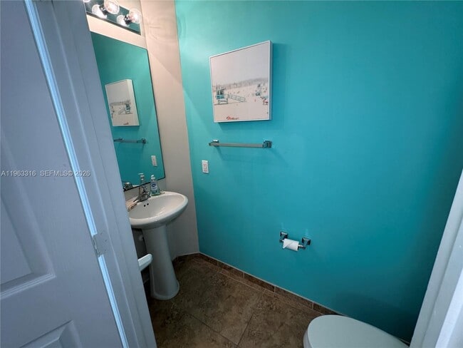 Building Photo - 2333 SE 5th St