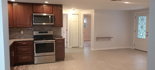Building Photo - 6737 Udell Ln