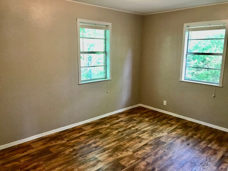 Building Photo - 2632 Ouachita Cir