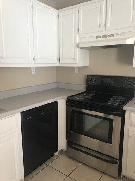 Building Photo - 110 David Keith Ln