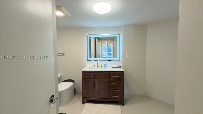 Building Photo - 1717 N Bayshore Dr