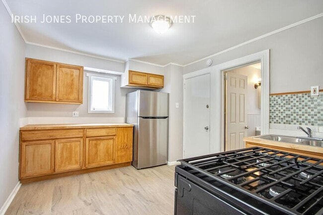 Building Photo - 105 Howell St