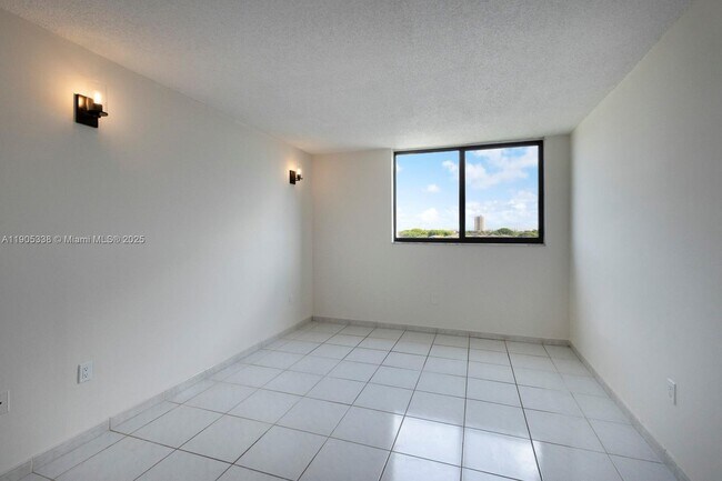 Building Photo - 10290 NW 9th St Cir