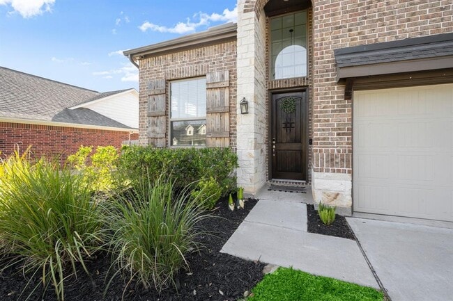 Building Photo - 9871 Twin Shores Dr