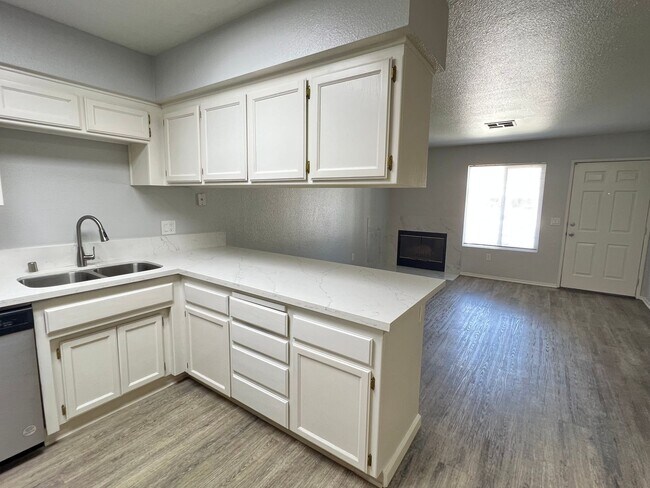 Building Photo - 8600 Lyn River Ct