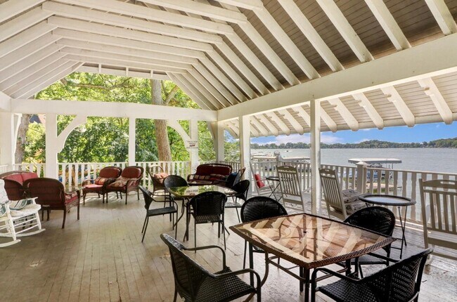 Building Photo - 543 Oakwood Trl