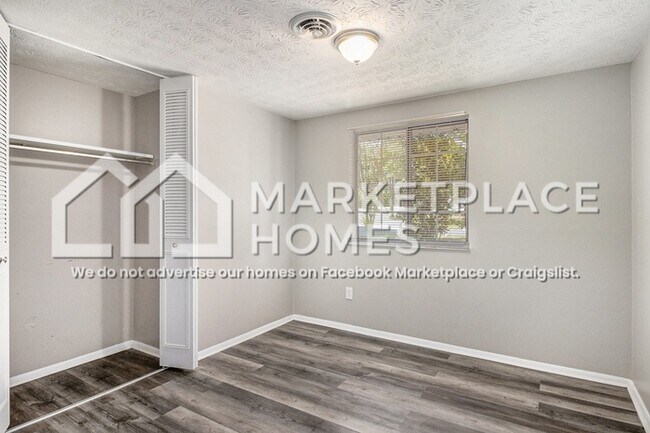 Building Photo - 1570 Meadowview Dr