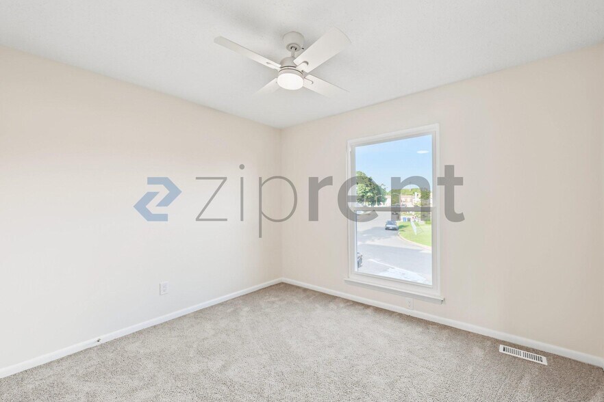 Building Photo - Unit