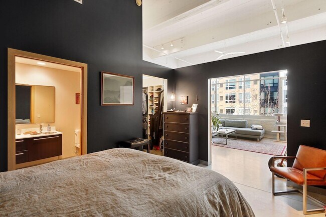 Building Photo - 700 N Washington Ave