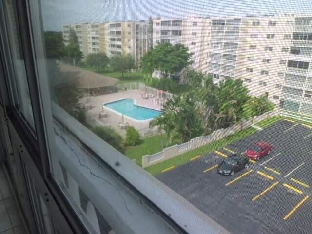 Building Photo - 901 NE 14th Ave