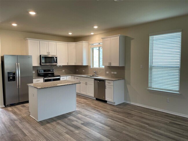 Building Photo - 105 Onna St