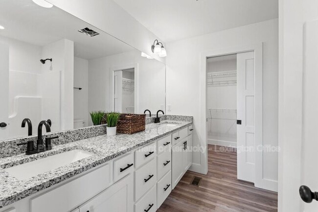 Building Photo - 312 Winding Branch Dr
