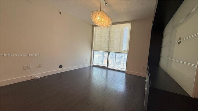 Building Photo - 1060 Brickell Ave