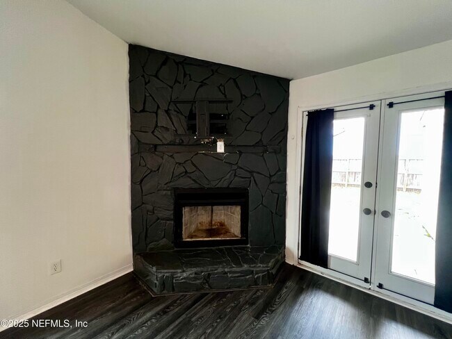 Building Photo - 2024 Oak Water Dr