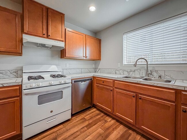 Building Photo - 1108 Honeybell Ct