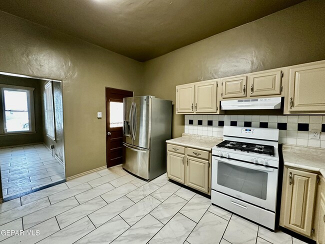 Building Photo - 618 Stewart Ct