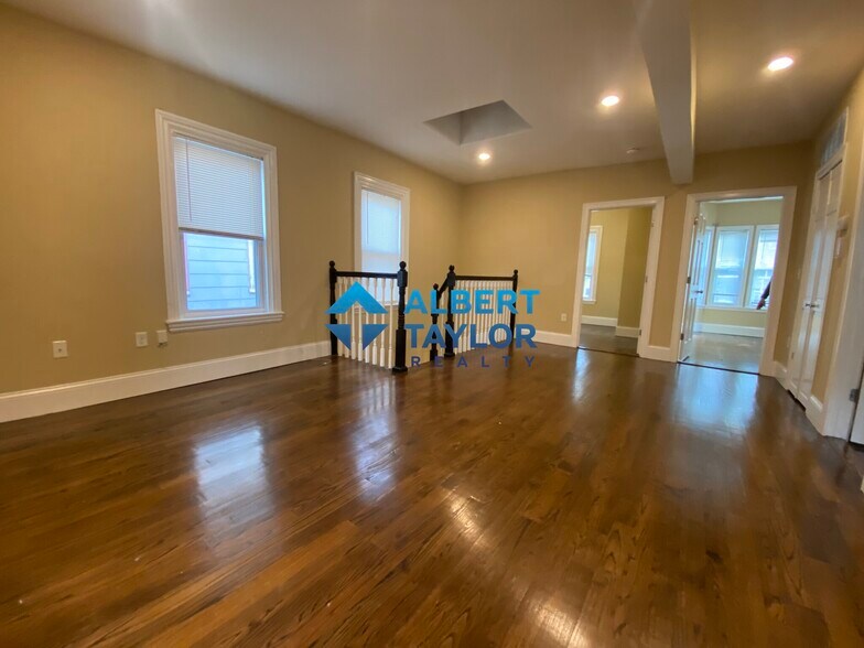 Building Photo - 1568 Tremont St