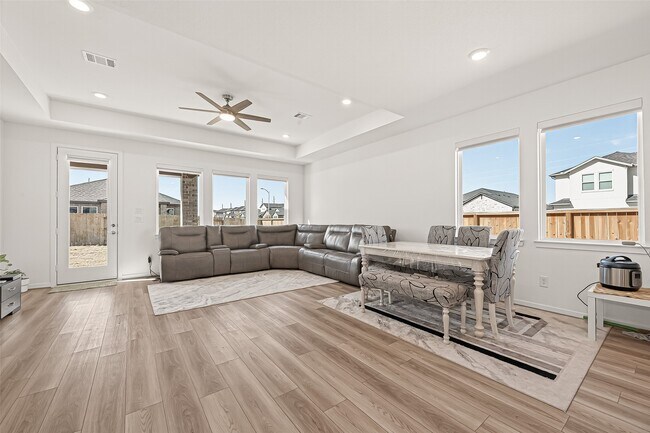 Building Photo - 9747 Pettus Crk Dr