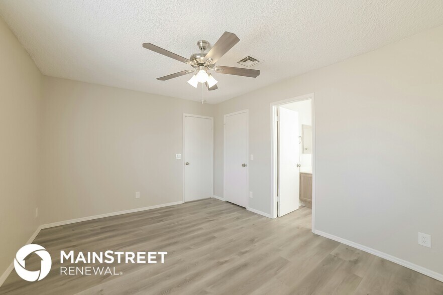 Building Photo - 8538 W Columbine Dr