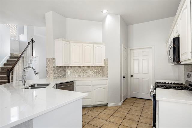 Building Photo - 2000 Webb Dr