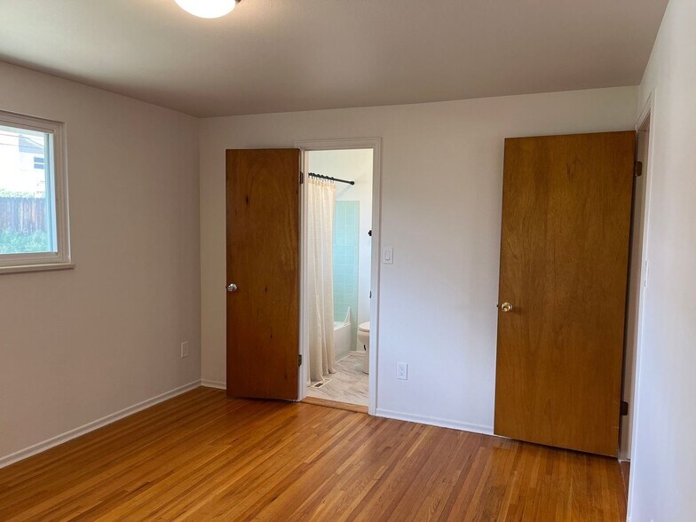 Building Photo - 226 Montclair St