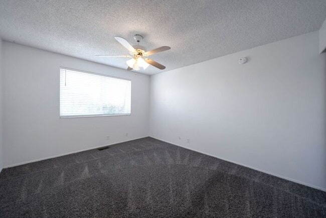 Building Photo - Charming Condo in Meadowbrook Village w 1 ...