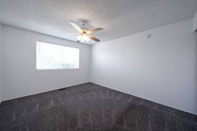 Building Photo - Secure Meadowbrook Village Condo w 1 car g...