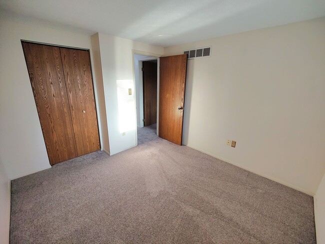 Building Photo - *Spacious & Conveniently Located 3BD/2.5BA Townhouse Available in Bethel Park*