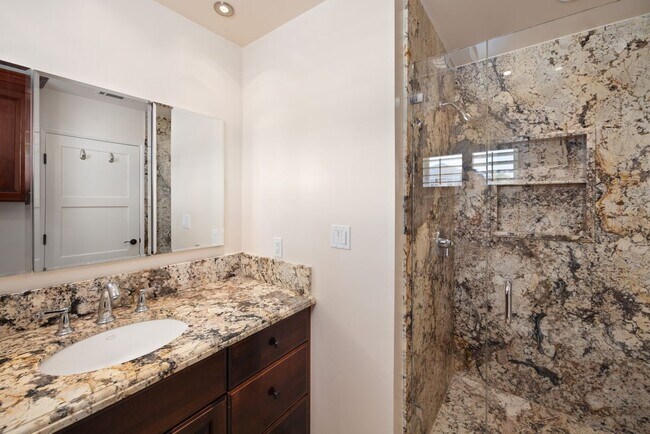 Building Photo - 160 Mauna Loa Dr