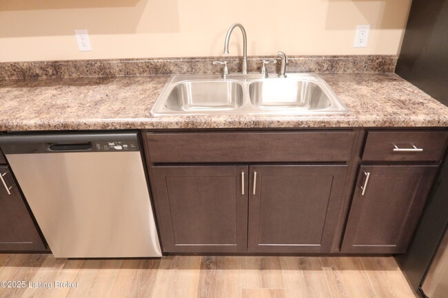 Building Photo - 114 Peonia Rd