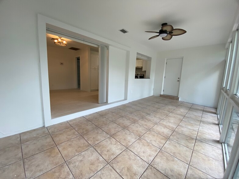 Garden / Multi-Purpose Room - 4117 Van Buren St