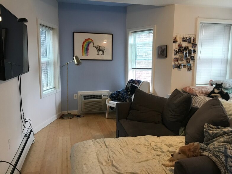 Building Photo - 461 Park Dr