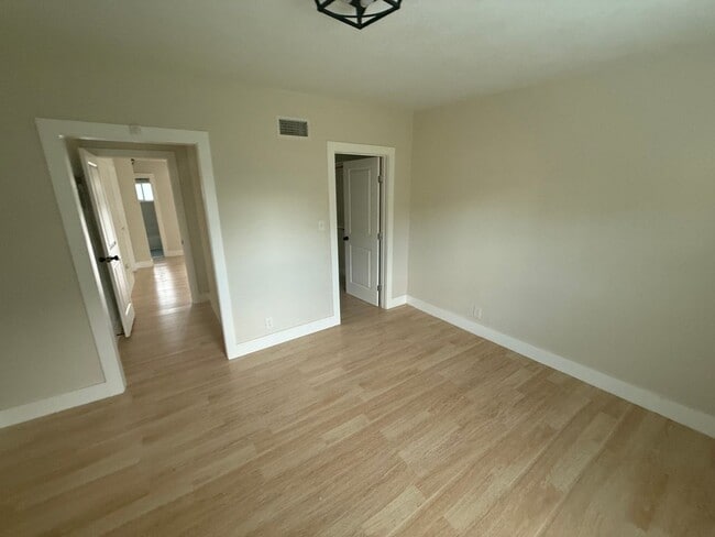Building Photo - Lovely Denver Heights 3 Bed Home