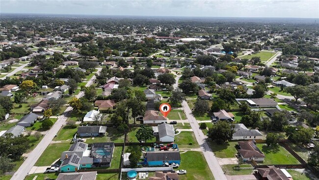 Building Photo - 1034 Falcon St