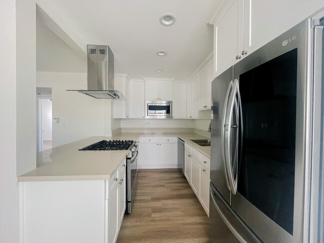 Kitchen - 3 - 1250 Manhattan Beach Blvd