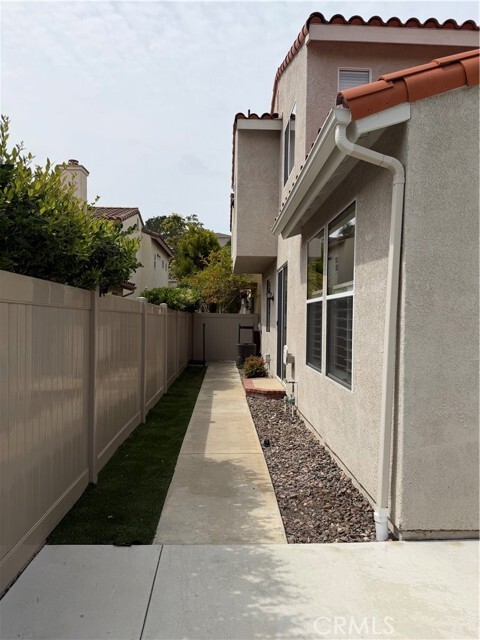 Building Photo - 28 Colony Way