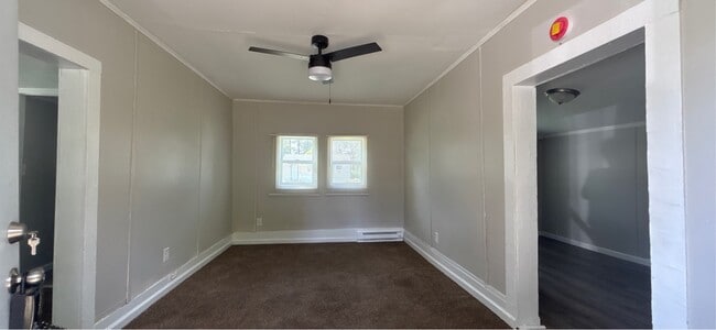 Building Photo - 1130 Charlie Dr