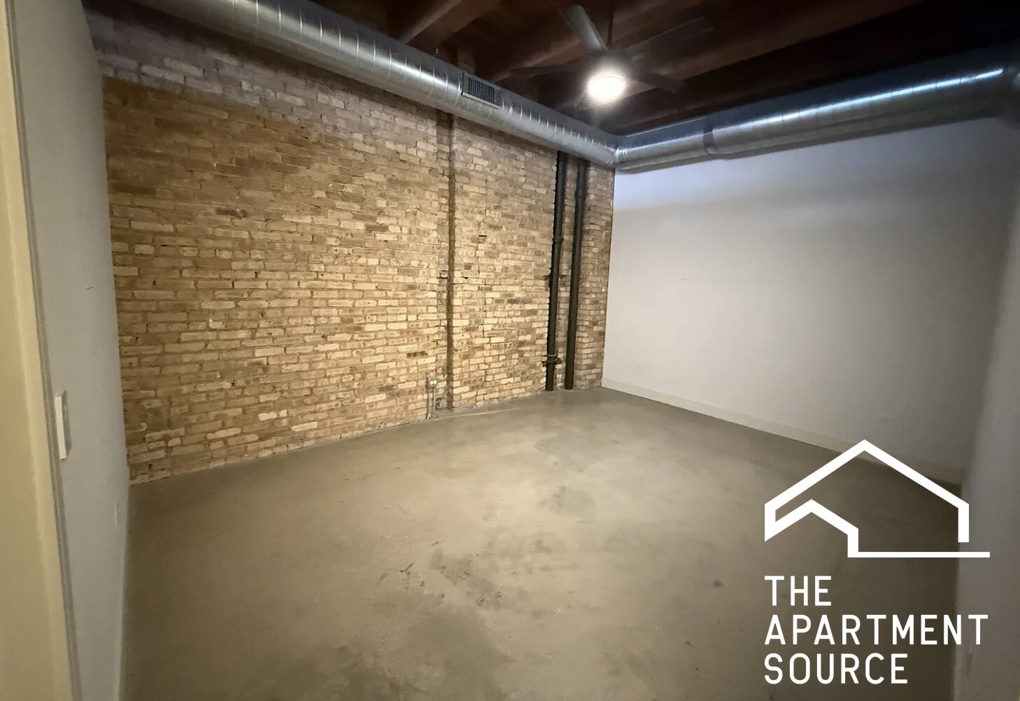 Building Photo - 2614 W North Ave