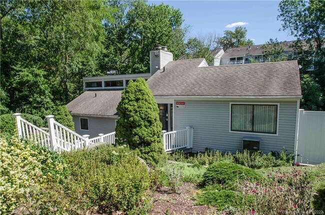 Building Photo - 57 Brookwood Dr
