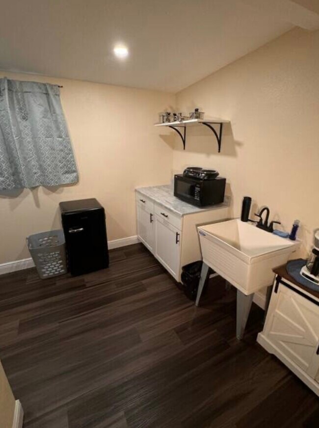 Building Photo - 1265 Aquarius Ave