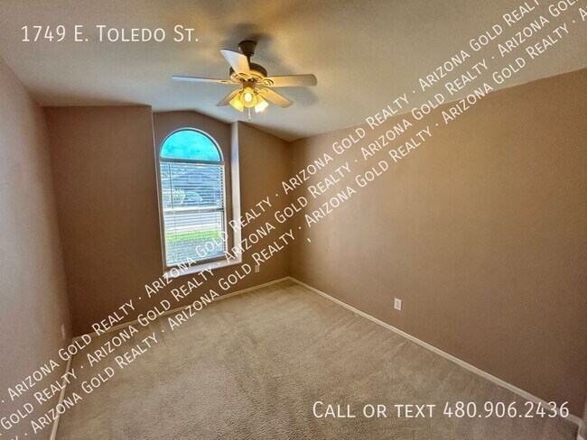 Building Photo - 1749 E Toledo St