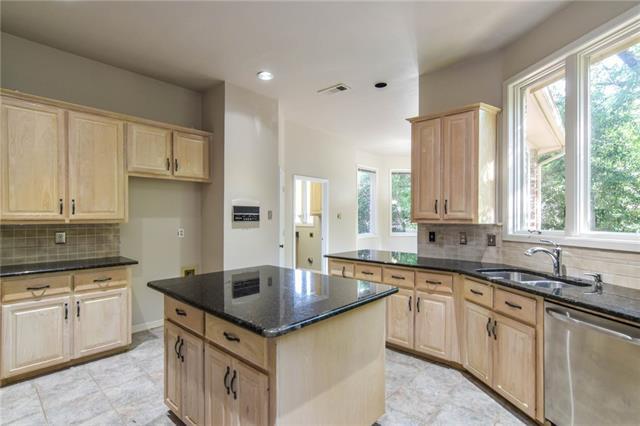 Building Photo - 1113 Shady Oaks Cir