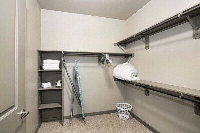 Building Photo - 7216 Staffordshire Blvd