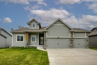 Building Photo - Gorgeous 3 Bedroom In Papillion!!