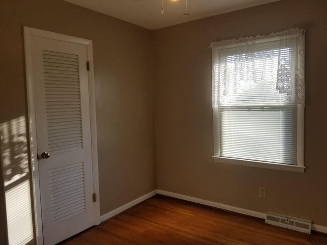 Building Photo - 2137 Oleander Dr